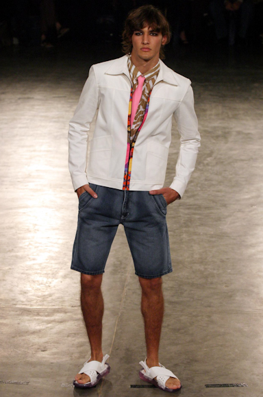 desfiles-alexandreherchcovichmen-spverao2004rtw-106