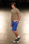 desfiles-alexandreherchcovichmen-spverao2004rtw-107