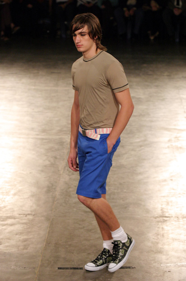 desfiles-alexandreherchcovichmen-spverao2004rtw-107