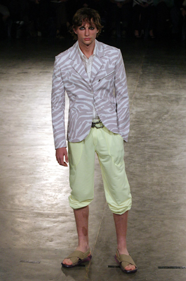 desfiles-alexandreherchcovichmen-spverao2004rtw-108