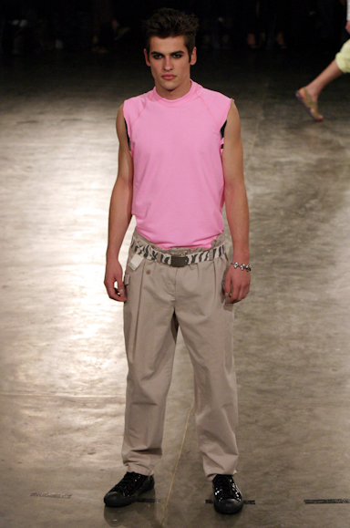 desfiles-alexandreherchcovichmen-spverao2004rtw-109