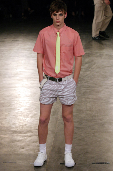 desfiles-alexandreherchcovichmen-spverao2004rtw-110