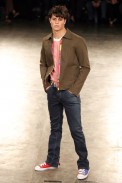 desfiles-alexandreherchcovichmen-spverao2004rtw-114