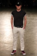 desfiles-alexandreherchcovichmen-spverao2004rtw-115