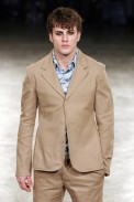 desfiles-alexandreherchcovichmen-spverao2004rtw-118