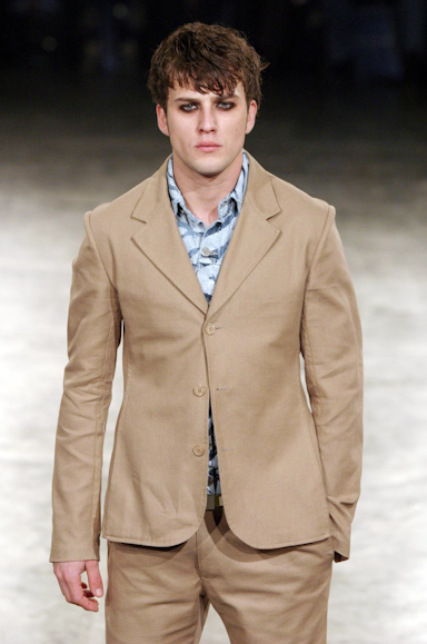 desfiles-alexandreherchcovichmen-spverao2004rtw-118