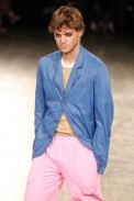 desfiles-alexandreherchcovichmen-spverao2004rtw-121