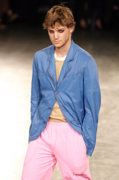 desfiles-alexandreherchcovichmen-spverao2004rtw-121