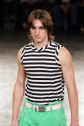 desfiles-alexandreherchcovichmen-spverao2004rtw-123