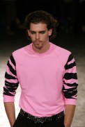 desfiles-alexandreherchcovichmen-spverao2004rtw-125