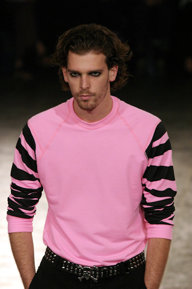 desfiles-alexandreherchcovichmen-spverao2004rtw-125
