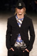 desfiles-alexandreherchcovichmen-spverao2004rtw-127