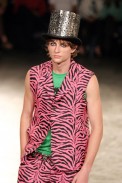 desfiles-alexandreherchcovichmen-spverao2004rtw-133