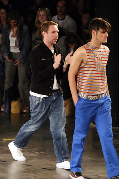 desfiles-alexandreherchcovichmen-spverao2004rtw-134