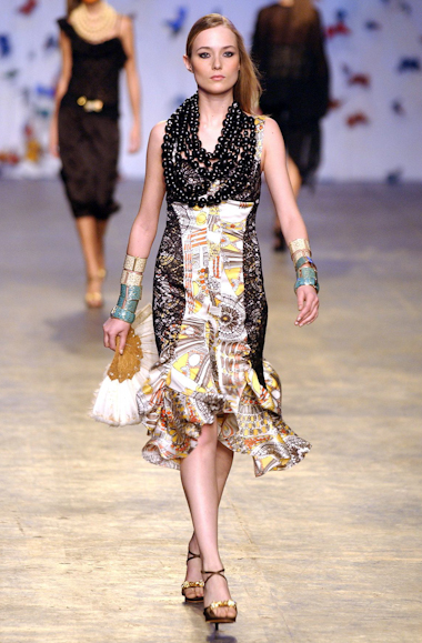 desfiles-andrelima-spverao2004rtw-105