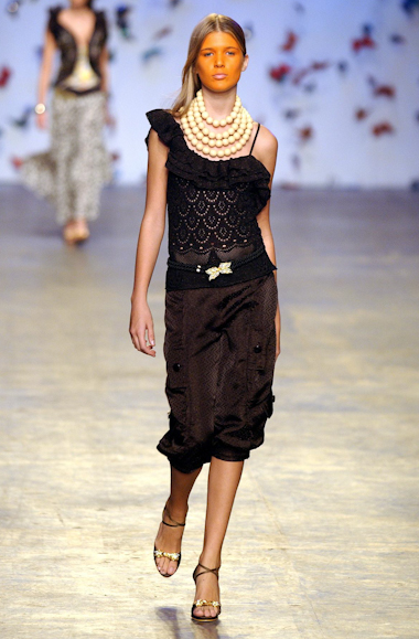desfiles-andrelima-spverao2004rtw-106