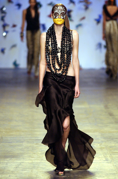 desfiles-andrelima-spverao2004rtw-110