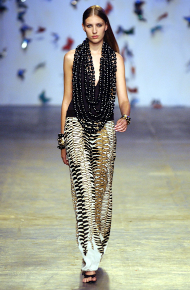 desfiles-andrelima-spverao2004rtw-111