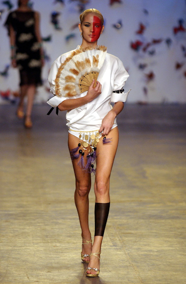 desfiles-andrelima-spverao2004rtw-112