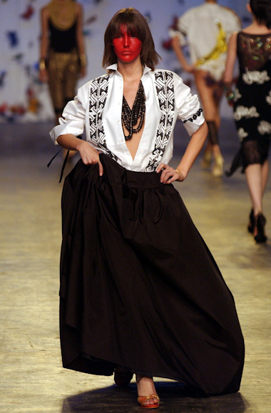 desfiles-andrelima-spverao2004rtw-114