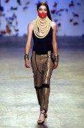 desfiles-andrelima-spverao2004rtw-115
