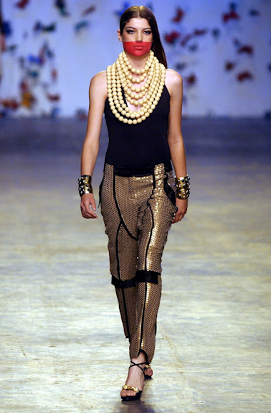 desfiles-andrelima-spverao2004rtw-115