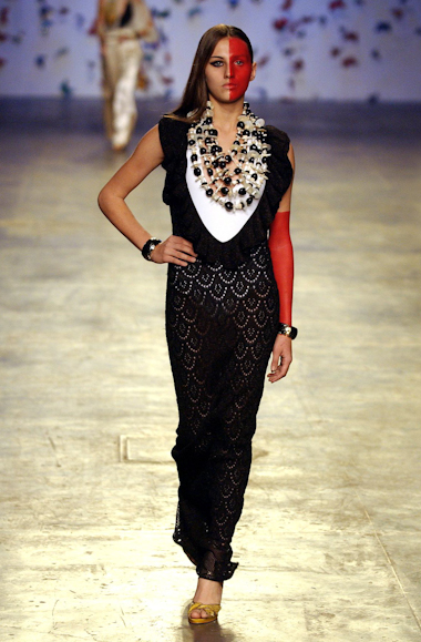 desfiles-andrelima-spverao2004rtw-117