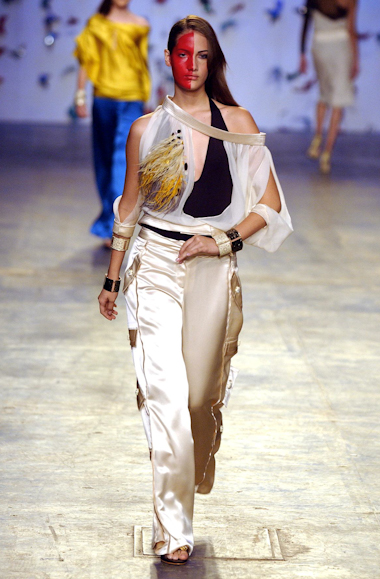 desfiles-andrelima-spverao2004rtw-118