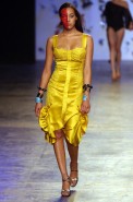 desfiles-andrelima-spverao2004rtw-120
