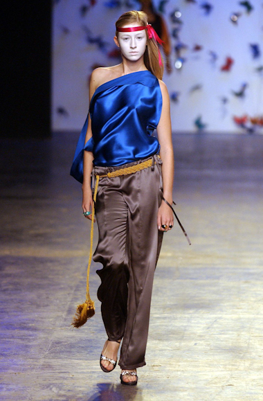 desfiles-andrelima-spverao2004rtw-130