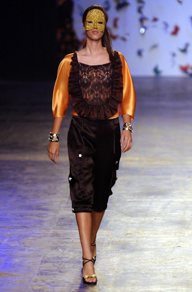 desfiles-andrelima-spverao2004rtw-131