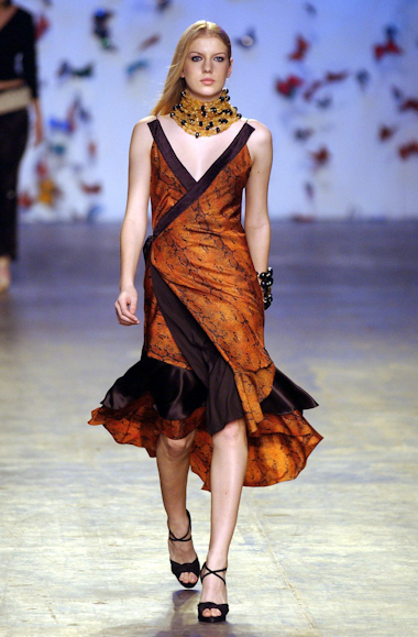 desfiles-andrelima-spverao2004rtw-133