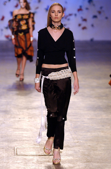 desfiles-andrelima-spverao2004rtw-134