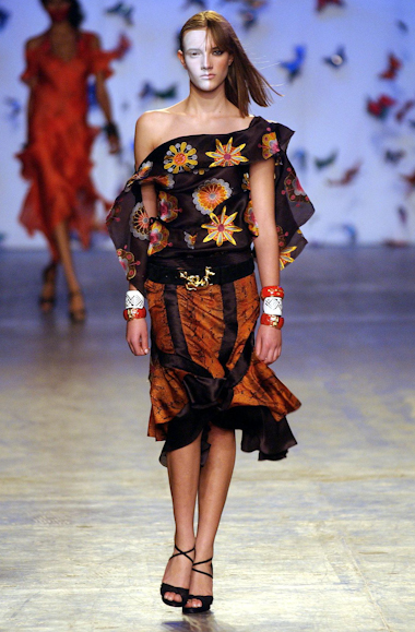 desfiles-andrelima-spverao2004rtw-135