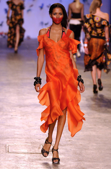 desfiles-andrelima-spverao2004rtw-136