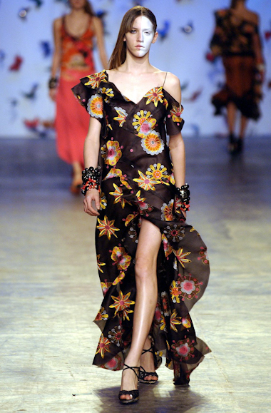 desfiles-andrelima-spverao2004rtw-137
