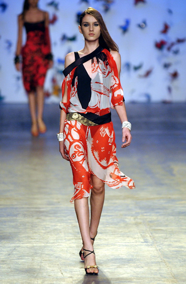 desfiles-andrelima-spverao2004rtw-139
