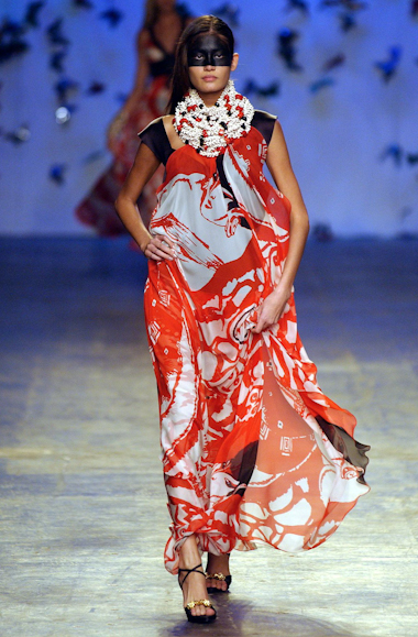 desfiles-andrelima-spverao2004rtw-144