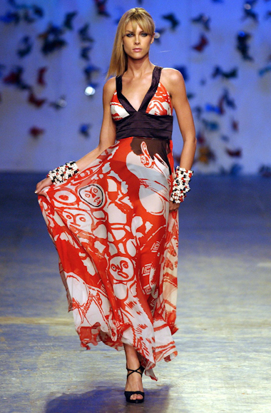 desfiles-andrelima-spverao2004rtw-145
