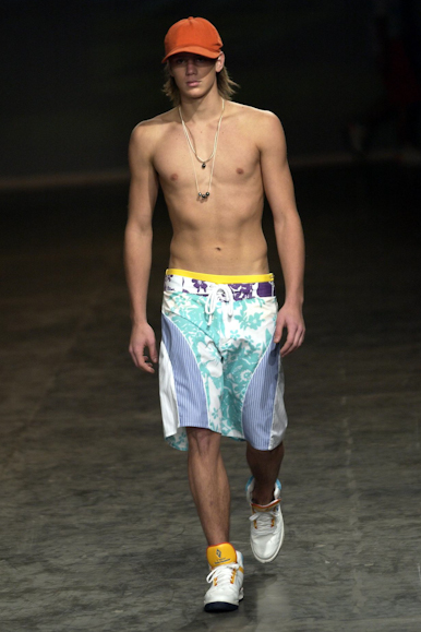 desfiles-britishcolony-spverao2004rtw-104