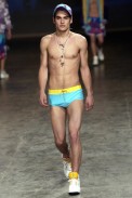 desfiles-britishcolony-spverao2004rtw-110