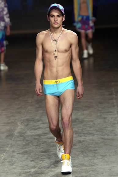 desfiles-britishcolony-spverao2004rtw-110