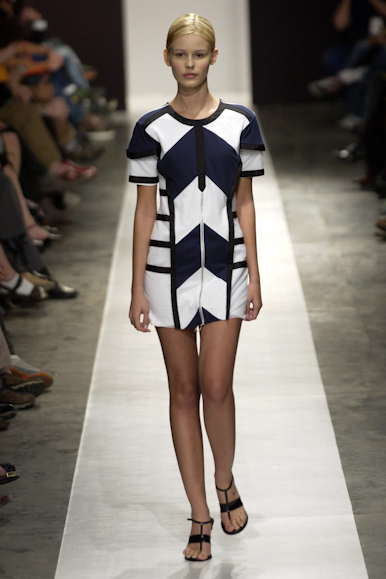 desfiles-carlotajoakina-spverao2004rtw-104