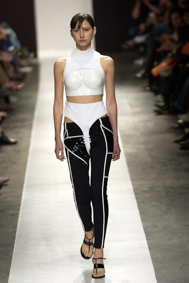 desfiles-carlotajoakina-spverao2004rtw-108