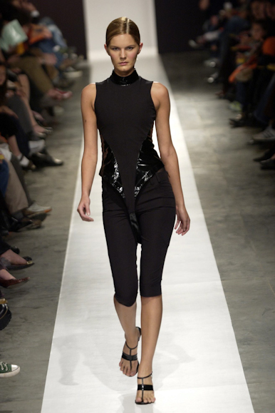 desfiles-carlotajoakina-spverao2004rtw-111