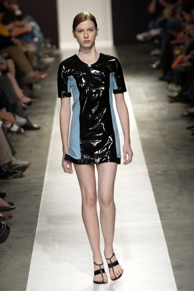 desfiles-carlotajoakina-spverao2004rtw-115