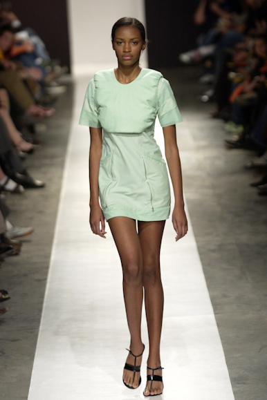 desfiles-carlotajoakina-spverao2004rtw-117