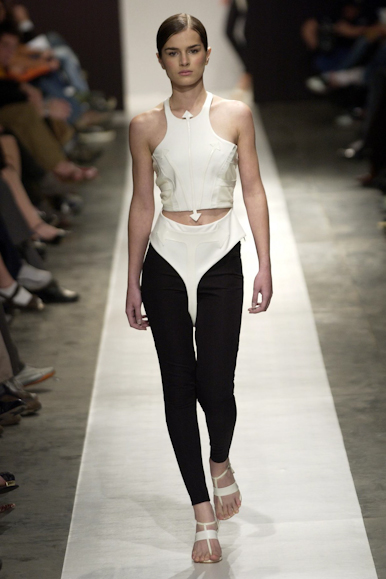 desfiles-carlotajoakina-spverao2004rtw-125