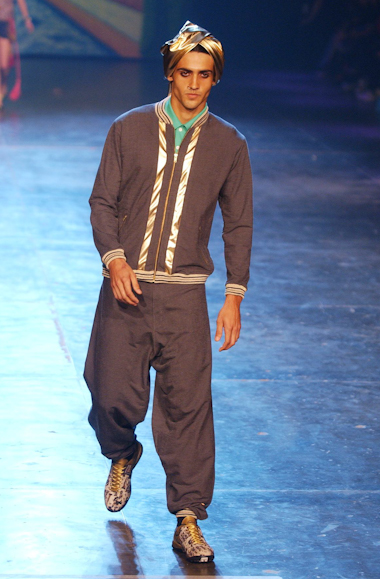 desfiles-cavalera-spverao2004rtw-101
