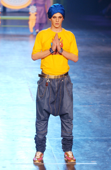 desfiles-cavalera-spverao2004rtw-107